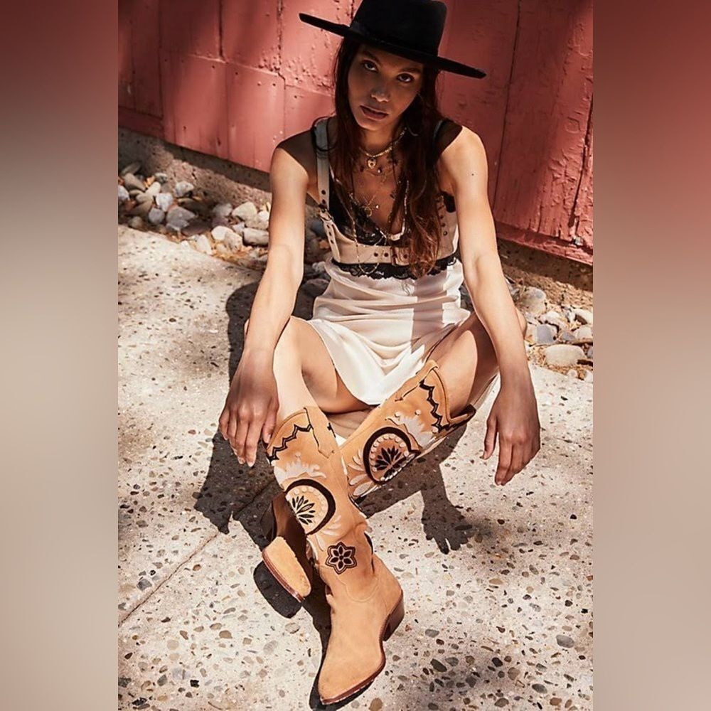 Free People Roundhouse Stitch Suede Embroidered Western Cowboy Boots US 9 / 39